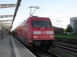 101 023-0 mit IC 2279 von Stralsund nach Karlsruhe Hbf kurz nach der Ankunft um 06.19 Uhr im Rostocker Hbf(05.06.10)