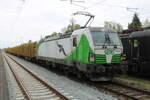 193 814 mit Holzzug(WRB-LNOE)kurz vor der Ausfahrt in Rostock-Bramow.10.05.2026