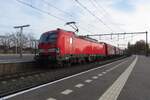 Froschblick auf der Stahlzug nach beverwijk in Blerick mit 193 307 an der Spitze am 25 November 2020.