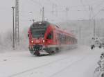 429 028 bei Schneefall am 20.Dezember 2010 bei der Einfahrt in Bergen/Rgen.