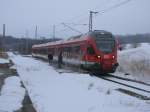 Wenige Fahrgste stiegen,am 29.Mrz 2013,im RE 13008 Sassnitz-Rostock in Sagard ein,der vom 429 028-4 gefahren wurde.