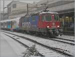 Die SBB Cargo Re 420 346-9 (Re 4/4 II 11346) wartet in Lausanne auf die Weiterfahrt.