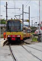 Der OC / TRAVYS Be 4/8 004 (94 80 0450 004-7) wartet in Chavornay auf die Abfahrt nach Orbe.