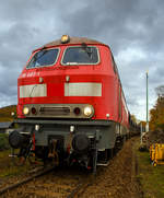 Frontansicht (ich stand hier neben dem Lokführer)....Die 218 485-1 (92 80 1218 485-1 D-AIX) der AIXrail GmbH mit einem Schotterzug (zweiachsige Schüttgutwagen der Gattung Fccpps) am