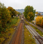 Blick auf den Bahnhof Herdorf und die Baustelle in Blickrichtung Betzdorf am Mittag des 12 Oktober 2025.