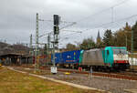 Die an die LINEAS Group NV/SA vermietete E 186 209 (91 88 7186 209-3 B-ATLU) der Alpha Trains Belgium NV/SA, ex Cobra 2817, fährt am 05.01.2022 mit einem sehr langen KLV-Zug durch Betzdorf/Sieg