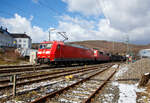 Die 185 005-6 (91 80 6185 005-6 D-DB) der DB Cargo AG fährt am 15.03.2023, mit der kalten an die DB Cargo vermieteten 151 049-4 (91 80 6151 049-4 D-Rpool) der Railpool und einem gemischten