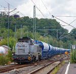 Die RHC DE 501 alias 4185 017-5 (92 80 4185 017-5 D-RHC) eine Vossloh DE 18  der RheinCargo fährt am Sonntag den 07.07.2019 mit einem Kalkzug (4-achsige Trichtermittenentladewagen der Gattung