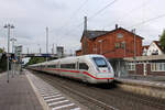 ICE Triebzug 9456 rauscht am 17.09.2021 durch den Tostedter Bahnhof.