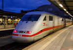 Der ICE 1 (Tz 177) 401 577-2 / 401 077-3 „Basel“ mit dem Schriftzug  25 Jahre ICE, in Kooperation mit SBB CFF FFS  hat am 16.12.2017, als ICE 70 (Chur - Hamburg-Altona) den Hbf Karlsruhe