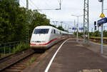 Der ICE 1 - Tz 104 „Fulda“ (401 004 / 401 504) fährt am 26 Mai 2024 durch den Bahnhof Köln Messe/Deutz. Nochmals einen lieben Gruß an den netten Lokführer zurück.

Der Zug besitzt die Triebköpfe 401 004-7 (93 80 5401 004-7 D-DB) und 401 504-6 (93 80 5401 504-6 D-DB), die beide 1989 von Friedrich Krupp in Essen unter den Fabriknummer 5613 und 5614 gebaut wurden, die elektrische Ausrüstung lieferte AEG.