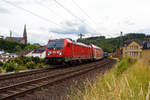 Nun haben die 147er (Traxx P160 AC3) auf der Siegstrecke Einzug gehalten und verdr�ngen doch so langsam die 146.0er (TRAXX P160 AC1) als Zugleistung des RE 9 - Rhein Sieg Express (RSX).

Die 147 016 (91 80 6147 016-0 D-DB) der DB Regio NRW hat am 11 Juni 2026 den Bahnhof Kirchen/Sieg verlassen und f�hrt, als RE 9 (rsx - Rhein-Sieg-Express) Aachen - K�ln – Siegen, in Richtung seinem Ziel Siegen. Rechts im Bild die ehemalige Lokfabrik Arnold Jung wo �ber 12.000 Loks entstanden, darunter die letzte Dampflok der Deutschen Bundesbahn, die 23 105.

Die TRAXX P160 AC1 wurde 2016 von Bombardier in Kassel unter der Fabriknummer 35108 gebaut.

Die BR 147 ist eine Baureihe von Mehrzwecklokomotiven des Herstellers
Bombardier, heute Alstom (TRAXX P160 AC3). Von ihnen wurden 20 Lokomotiven dieses Typs von DB Regio Baden-W�rttemberg bestellt und wurden 2017 ausgeliefert.

TECHNISCHE DATEN:
Spurweite: 1.435 (Normalspur)
Achsformel: Bo’Bo’
L�nge �ber Puffer: 18.900 mm
Drehzapfenabstand:10.440 mm
H�he: 4.283 mm
Breite: 2.977 mm
Treibraddurchmesser: 1.250 mm (neu) / 1.170 mm (abgenutzt)
Dienstgewicht: 87 t
Dauerleistung: 5.600 kW (7.600 PS)
H�chstgeschwindigkeit: 160 km/h
Anfahrzugkraft: 300 kN
Antrieb: Hohlwellenantrieb (statt Tatzlager der BR 187)
