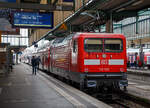 Die 112 139-1 (91 80 6112 139-1 D-DB) der DB Regio steht am 12.09.2017, mit einem RB nach Heilbronn, im Hbf Stuttgart zur Abfahrt bereit.