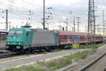 Am 2 Mai 2011 treft 185 616 mit ein S-Bahn in Nürnberg Hbf ein.