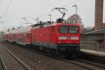 112 174-8 mit RE 17709 von Uelzen nach Halle(Saale)Hbf kurz nach der Ankunft im Haltepunkt Tangerhtte.24.11.2012