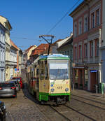   Der Triebwagen 177 der VBBr (Verkehrsbetriebe Brandenburg an der Havel GmbH), ein sechsachsiger Einrichtungs-Kurzgelenktriebwagen vom Typ KTNF6 (modernisierter und verlängerter Tatra KT4D), am