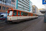 Der historische Gelenktriebwagen Typ Pt 128 der VGF (Stadtwerke Verkehrsgesellschaft Frankfurt am Main mbH / Straenbahn Frankfurt am Main), am 21.03.2023 an der Station Frankfurt Hauptbahnhof