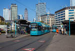 Begegnung von drei VGF S-Wagen (Bombardier Flexity Classic NGT8) der Verkehrsgesellschaft Frankfurt am Main mbH (VGF) am Hauptbahnhof Frankfurt am Main am 05 September 2021, links der VGF 205 und rechts in Gegenrichtung der VGF 201 „Bornheim“.