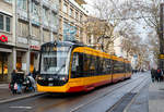 Der Gelenk-Triebwagen der Verkehrsbetriebe Karlsruhe VBK 337, ein Vossloh „Citylink NET 2012“ (NET=Niederflur Elektrotriebwagen) am 16.12.2017 in Karlsruhe, als Straßenbahn-Linie 1