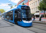 RSAG-Wagen 805 Tina  stand am 08.05.2026 in der Haltestelle Rostock Doberaner Platz.