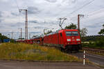 Die 185 230-0 (91 80 6185 230-0 D-DB) der DB Cargo AG fährt am 19 Juli 2024, mit einem mit PKW´s aus der „Stadt des KdF-Wagens bei Fallersleben“ (ab 1945 Wolfsburg) beladen Autotransportzug (Wagen der Gattung Laaers 560 der DB Cargo Logistics GmbH, ex ATG), durch Rudersdorf (Kreis Siegen) in Richtung Süden (Frankfurt/Main).

Die TRAXX F140 AC 2 wurde 2005 bei Bombardier in Kassel unter der Fabriknummer 33757 gebaut.  