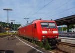 Die 185 174-0 (91 80 6185 174-0 D-DB) der DB Cargo Deutschland AG fährt am 18 Juni 2025 mit einem gedeckten Autotransportzug der DB Cargo Logistics GmbH, ex DB Schenker ATG (Wagen der Gattung Hccrrs 332 der TWA) durch den Bahnhof Betzdorf/Sieg in Richtung Siegen.

Die TRAXX F140 AC1 wurde 2004 von Bombardier in Kassel unter der Fabriknummer 33655 gebaut.
