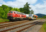 Der VT 118 (95 80 0946 418-0 D-HEB / 95 80 0646 418-3 D-HEB / 95 80 0946 918-9 D-HEB) ein Stadler GTW 2/6 der HellertalBahn GmbH fährt am 02.06.2012, als RB 96  Hellertalbahn  (Betzdorf - Herdorf