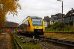 Der VT 258 (95 80 0648 158-3 D-HEB / 95 80 0648 658-2 D-HEB) ein Alstom Coradia LINT 41 der HLB (Hessische Landesbahn) verlässt am 15 November 2024, als RB 96  Hellertalbahn  (Betzdorf –