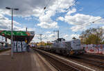 Die RHC DE 504 alias 4185 020-9 (92 80 4185 020-9 D-RHC), eine Vossloh DE 18, der RheinCargo fährt am Sonntag den 30.04.2023 mit einem KLV-Zug durch den Bahnhof Köln-Ehrenfeld in Richtung