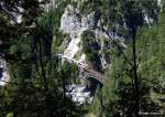 Schon fast ein Suchbild: BB Talent 4024 auf der Schlobachbrcke bei Hochzirl, Mittenwaldbahn / Karwendelbahn KBS 960 Mnchen - Mittenwald - Innsbruck, fotografiert am 18.08.2008