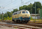   Die 215 082-9 der Aggerbahn (Andreas Voll e.K., Wiehl), eigentlich 225 082-7 (92 80 1225 082-7 D-AVOLL), ex DB 225 082-7, ex DB 215 082-9, fährt am 21.07.2018 vom Betzdorf (Sieg) in den