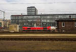 Eine Class 77 – EMD JT42CWRM – deutsche Baureihe 266.4 der DB Cargo AG, abgestellt am 10 März 2024 beim Hauptbahnhof Oldenburg (Oldb), dahinter noch eine weitere.