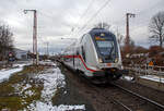 Steuerwagen voraus fährt der IC2 (Garnitur IC 4903) am 27.01.2023 als IC 2229 (Dortmund -  Siegen - Frankfurt/Main) durch Rudersdorf (Kr.