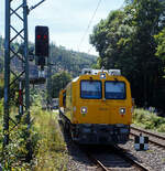 Das Gleisarbeitsfahrzeug „Hummel“ 746 014 (99 80 9110 014-4 D-DB), ein neues Plasser & Theurer GAF (auf MISS-Plattform) der DB Netz AG (Netz Instandhaltung) fährt am  06.August 2024 durch Kirchen/Sieg in Richtung Siegen.

Das Gleisarbeitsfahrzeug (GAF) wurde 2019 von Plasser & Theurer in Linz (Österreich) unter der Fabriknummer 6702 gebaut.