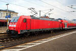 Die 146 272 (91 80 6146 272-0 D-DB) der DB Regio AG - Mitte beim Halt mit einem RE am 17.04.2023 im Bahnhof Frankfurt am Main Süd.