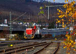 Die KSW 47 (92 80 1271 027-5 D-KSW), ex D 2 der HFM, eine Vossloh G 1000 BB der KSW (Kreisbahn Siegen-Wittgenstein), am 18.11.2021, durch Niederschelden in Richtung Betzdorf, von dort geht es dann