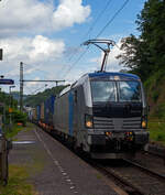 Die SIEMENS Vectron MS 6193 153-4 (91 80 6193 53-4 D-Rpool) der Railpool GmbH (München) fährt am 19 Juni 2024 mit einem KLV-Zug durch Scheuerfeld/Sieg in Richtung Köln.