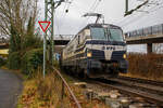 Die an die Retrack Germany GmbH, Hamburg (Tochter der VTG Rail Logistics Deutschland GmbH) vermietete Siemens Vectron AC 193 817-4  Ida  (91 80 6193 817-4 D-Rpool) der Railpool fhrt am 29 November 2025 mit einem VTG-Kesselwagenzug durch Betzdorf/Sieg in Richtung Siegen.

Die Vectron AC wurde 2015 von Siemens Mobilitiy in Mnchen unter der Fabriknummer 21999 gebaut. Diese Vectron Lokomotive ist als AC – Lokomotive (Wechselstrom-Variante) mit 6.400 kW und fr eine Hchstgeschwindigkeit von 160 km/h konzipiert. Sie wurde in der Vectron Variante AC B02 ausgefhrt und hat so die Zulassungen Deutschland, sterreich, Ungarn und Rumnien (D / A / H / RO).