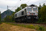 Die RheinCargo DE 669 (92 80 1266 069-4 D-RHC), ex HGK DE 669, ex HGK DE 169, fährt am 03.08.2020 als Lz durch Bad Honnef in Richtung Süden.