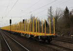 Holzzug von Stendal im Bahnhof Rostock-Bramow.04.03.2017