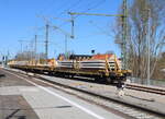 Schwellenzug mit Wiebe G1206 am 06.04.2025 im Haltepunkt Rostock-Holbeinplatz.