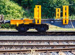 Detailbild von dem vierachsigen Drehgestell-Flachwagen mit Doppelrungen, 37 84 4616 781-9 NL-ORME, der Gattung Smnps, Bauart 193-4, der On Rail Gesellschaft für Eisenbahnausrüstung und