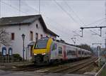 Verschiedenes/681652/sncb-am08-562-kommt-als-ic SNCB AM08 562 kommt als IC 115 Luxembourg - Liers aus Richtung Luxemburg im Bahnhof von Wilwerwiltz an und wird nach einem kurzen Halt seine Reise in Richtung Liers fortsetzen. 
Diese Triebzüge sollen ab dem Fahrplanwechsel am 15.12.2019 anstelle der lokbespannten IC Züge auf der Strecke Luxembourg - Liers eingesetzt werden.
Wilwerwiltz am 03.12.2019. 