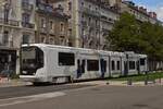 Während des Spazierganges durch die Straßen von Grenoble habe ich diese Tram 2028 im Bild festgehalten. 09.2022