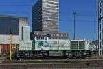 CFL Cargo 1107, steht vor einem Signal nahe dem Bahnhof Belval Universit, Foto aus einem Zug aufgenommen.