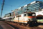 Am 20 Mai 2003 steht SNCF 9240 in Paris-Austerlitz mit ein CoRail nach Orleans und Tours.