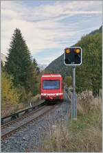 Der SNCF Z 850 055 ist als TER 18914 von Vallorcine nach St-Gervais-Les Bains-le-Fayet unterwegs und passiert kurz nach seiner Abfahrt das Einfahrvorsignal von Vallorcine A10*, welches unschwer als