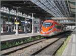 Der FS Trenitalia ETR 400 031 ist als Frecciarossa FR 6647 um 11:48 in Lyon Perrache unter der mächtigen Halle angekommen und bleibt bis zur Rückfahrt um 13:11 als FR 6654 nach Paris gleich hier stehen.
Grundsätzlich genug Zeit zum Fotografieren des schönen Zuges; doch ganz so einfach wie gewünscht stand der formschöne ETR 400 031 dann doch nicht. Immerhin, im  gemütlicheren  Bahnhof von Lyon Perrache ist im Gegensatz zum hektischen Bahnhof von Lyon Part Dieu das Fotografieren sehr angenehm. 
 
13. März 2024