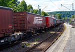 Sechsachsige Drehgestell-Gelenk-Containertragwagen-Einheit 33 83 4962 099-1 I-CEMAT, der Gattung Sggmrss, der Mercitalia Intermodal S.p.A., Mailand (ex Cemat S.p.A.), am 05 Juli 2025 im Zugverband bei der Durchfahrt in Kichen (Sieg), hier beladen mit zwei Wechselbrücken der Magetra International SA (Eupen). 

TECHNISCHE DATEN:
Spurweite: 1.435 mm (Normalspur)
Anzahl der Achsen: 6 in drei Drehgestellen
Länge über Puffer: 33.940 mm
Drehzapfenabstand: 2 x 14.200 mm
Achsabstand im Drehgestell: 1.800mm
Laufraddurchmesser: 920 mm (neu)
Ladelänge: 2 x 16.100 mm (104 ft)
Höhe der Ladeebene über SOK: 1.155 mm
Höchstgeschwindigkeit: 100 km/h Lastgrenze S / 120 km/h bei Lastgrenze SS und leer)
Max. Zuladung bei Lastgrenze S: 104,0 t (ab Streckenklasse D)
Max. Zuladung bei Lastgrenze SS: 57,0 t (ab Streckenklasse A)
Eigengewicht: 31.000 kg
Kleinster bef. Gleisbogenradius: R 75 m
Handbremse: Ja
Intern. Verwendungsfähigkeit: RIV