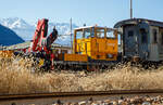 Der Italienische Rottenkraftwagen mit Kran/ Motocarrello di servizio con gru a bracci, F D AGR MI 5161 V (ähnlich einem Klv 53 der DB) mit dem zweiachsigem Gleiskraftwagenanhänger WD CRR MI